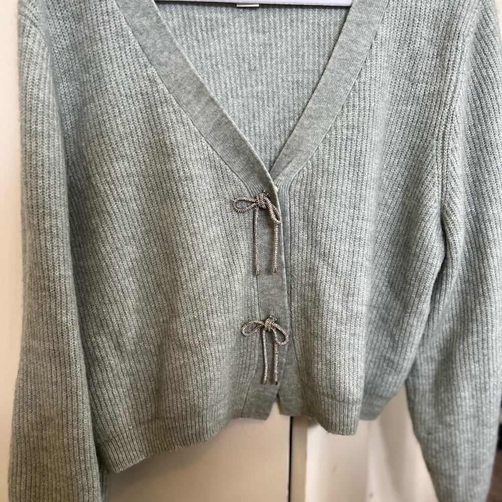 Cropped comfy BOW sweater